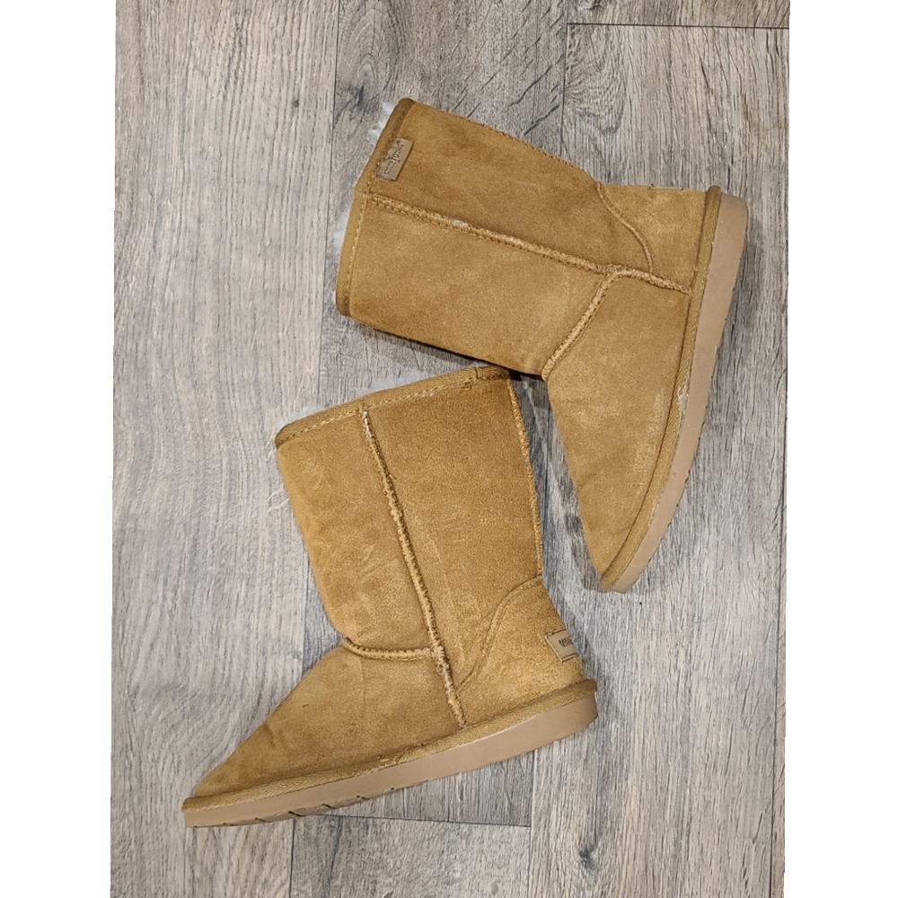 •SOLD•Minnetonka boots